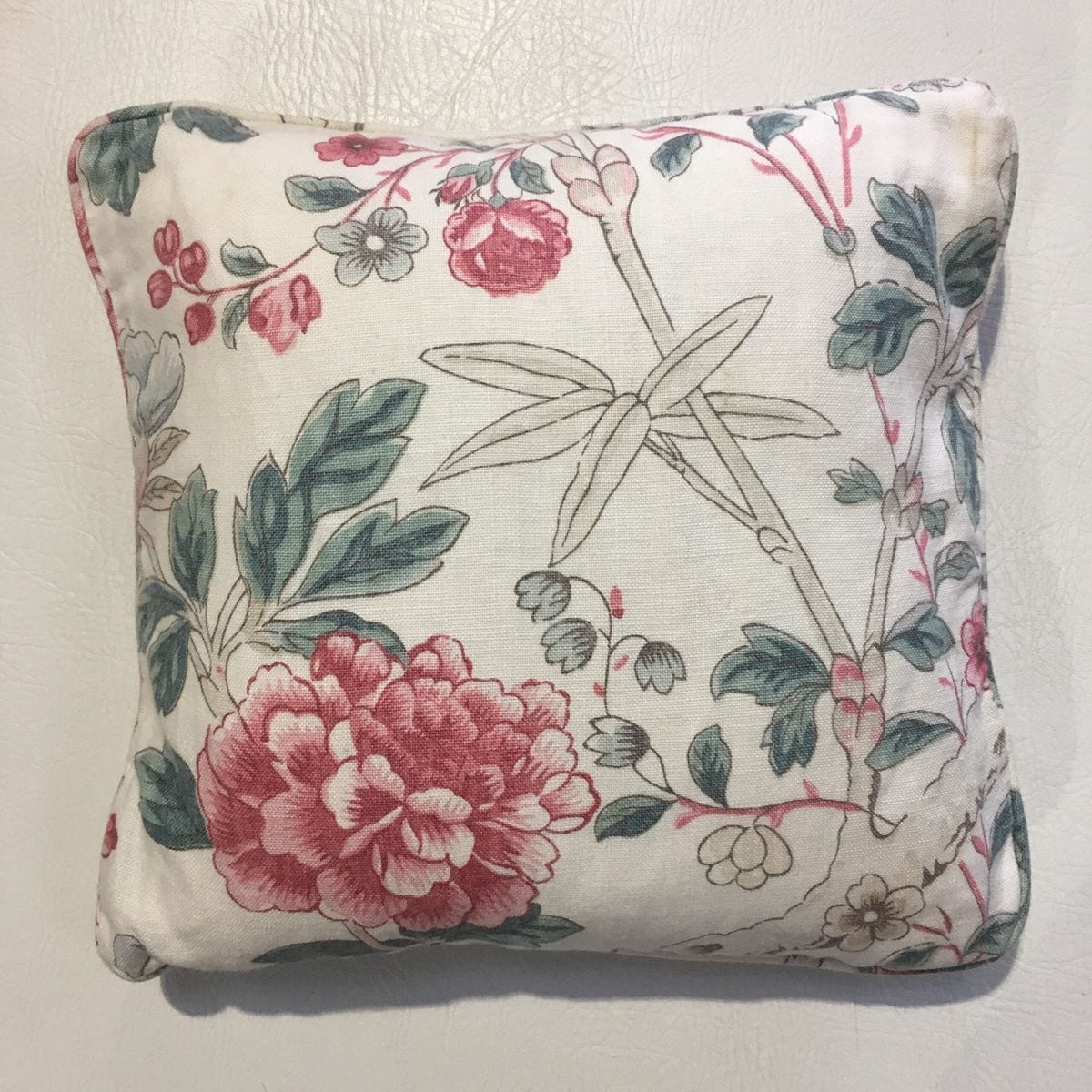 William Morris Cushion - Tangley White